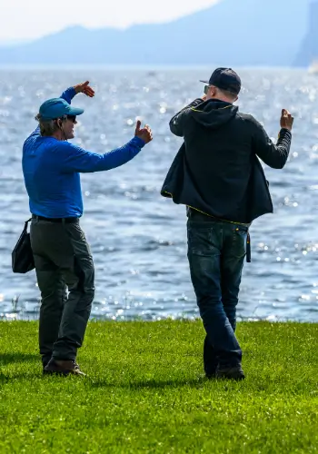 Flight instructor and student discuss a flight manoeuvre with visualization during paragliding training at touch and go Paragliding.
