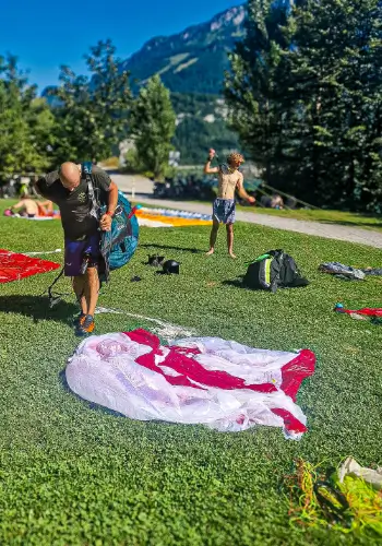 Pilots practise throwing the emergency parachute during safety training on the Urmiberg at touch and go paragliding.