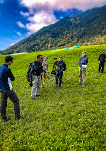 A flight instructor shows a student pilot how to control and handle the lines correctly - an important step in preparing for take-off.
