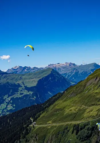 Paraguiding with touch and go Paragliding takes pilots to the most beautiful and exciting flying areas in Switzerland.