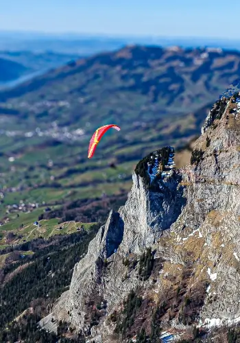 Paraguiding with touch and go Paragliding takes pilots to the most beautiful and exciting flying areas in Central Switzerland.