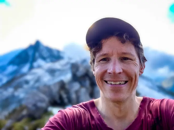 Oli Wirths, tandem pilot and paraglider pilot at touch and go Paragliding, in central Switzerland. He offers unforgettable flying experiences and shares his passion for flying