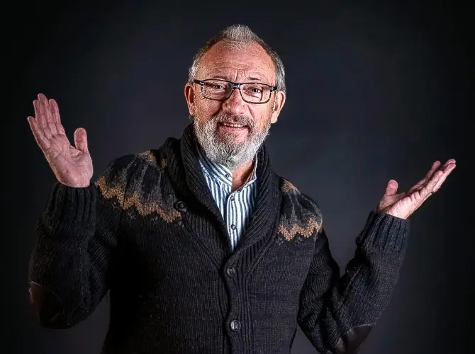 Stephen Oliver, flight instructor at touch and go Paragliding, will accompany you on your way to becoming a certified pilot