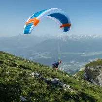 Start your adventure with professional paragliding training at touch and go Paragliding in Central Switzerland. Become a safe and confident paraglider pilot.