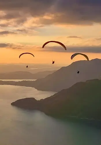 Sonnenuntergangsflug in der Zentralschweiz – Erlebe atemberaubende Fluggebiete wie Rigi, Rotenflue, Haldi Schattdorf, Fronalstpock, Engelbergertal, Engelberg und viele mehr.