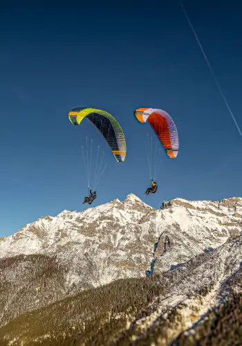 Paraglide against the majestic Alpine backdrop during a paragliding experience with touch and go Paragliding, the flight school in Central Switzerland.