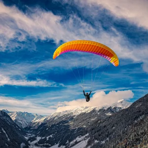 Der Nova Prion, ein sicherer und anfängerfreundlicher Schulungsschirm, im Einsatz bei touch and go Paragliding.