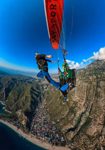 An unforgettable jump over the spectacular scenery of Ölüdeniz by Gabor Kezi.