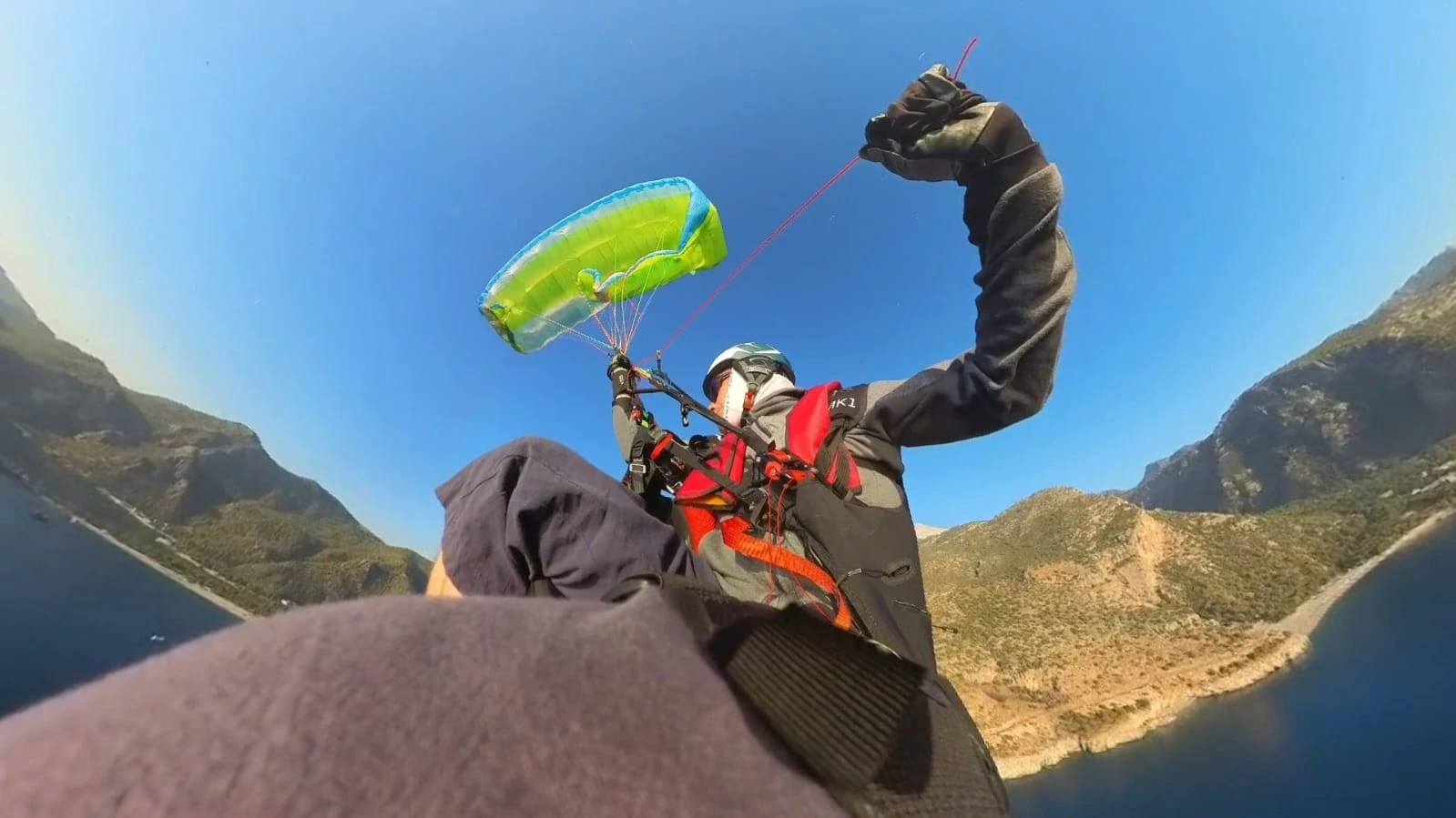 Starker Gleitschirm-Klapper im Flug mit Twist – Schulung mit Online-Videoanalyse