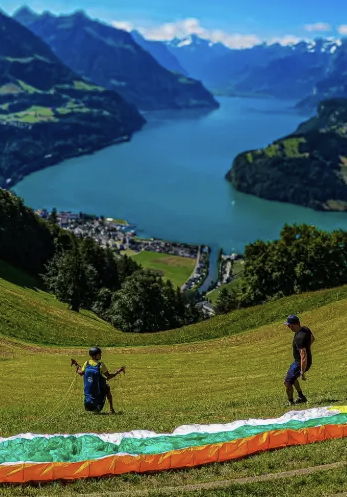 Gleitschirm Startplatz Urmiberg Zentralschweiz mit Alpenblick und idealen Flugbedingungen